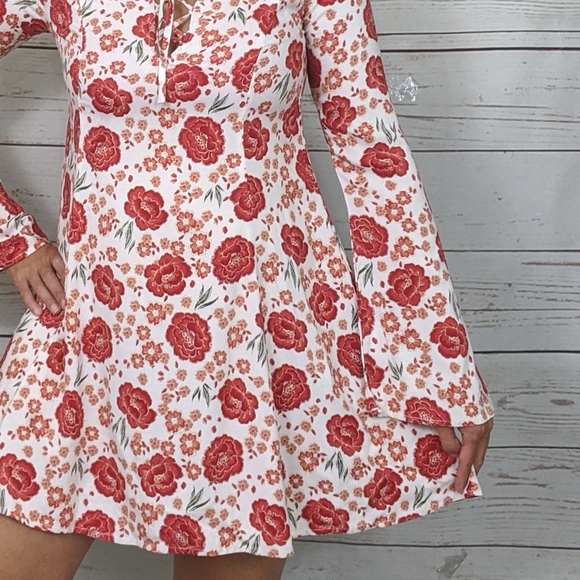 EUC ~ HOLLISTER Tunic Bell Sleeve Dress - Picture 3 of 10